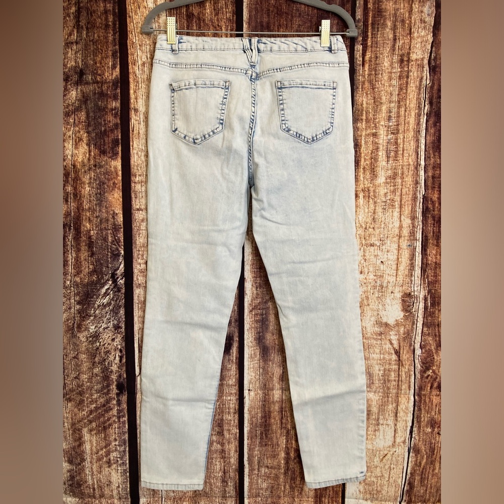 BLUE SPICE | Women’s Light Wash High Rise Skinny Jeans - Picture 3 of 8